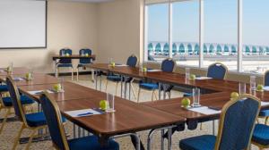 هتل Holiday Inn Express Dubai Airport دبی سالن کنفرانس